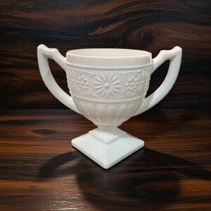 VINTAGE INDIANA GLASS WHITE MILK GLASS SUGAR BOWL